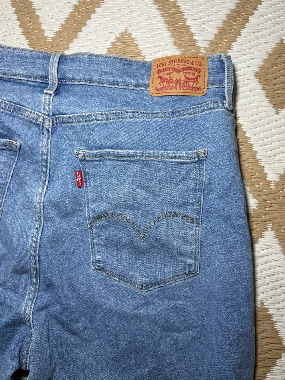 Levi's men's Blue Light Wash High Rise Skinny Fit Distressed 5-Pocket 33